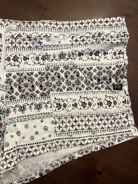 N2N Provence Lounge Drawstring Shorts - Picture 3 of 9